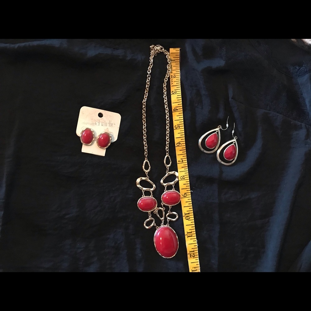 Set of 3 necklace 2 earrings